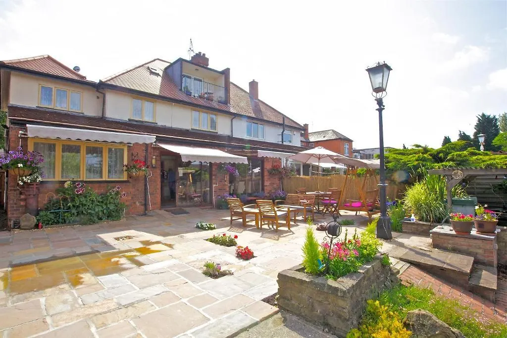 Acorn Guest House In Hull Kingston upon Hull Bed & Breakfast