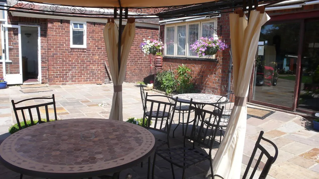 Acorn Guest House In Hull Kingston upon Hull Bed & Breakfast
